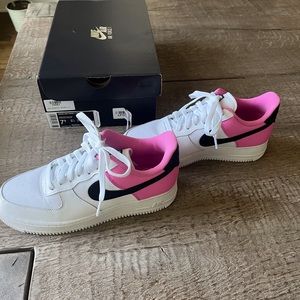 Nike Women’s Air Force 1 Low SE “Basketball Pins”  size 7.5
